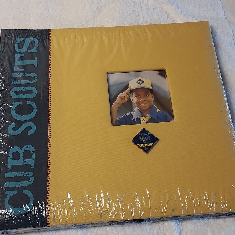 2005 CUB SCOUTS OF AMERICA SCRAPBOOK IN ORIGINAL PACKAGING